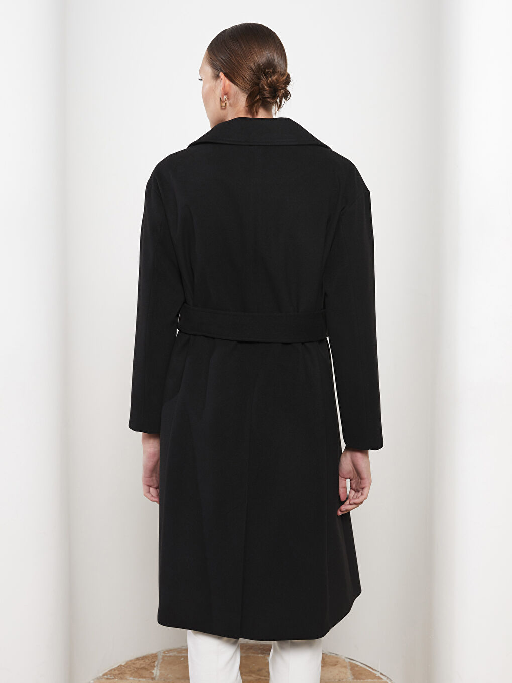 Siyah Ceket Yaka Düz Uzun Kollu Kadın Kaban-4