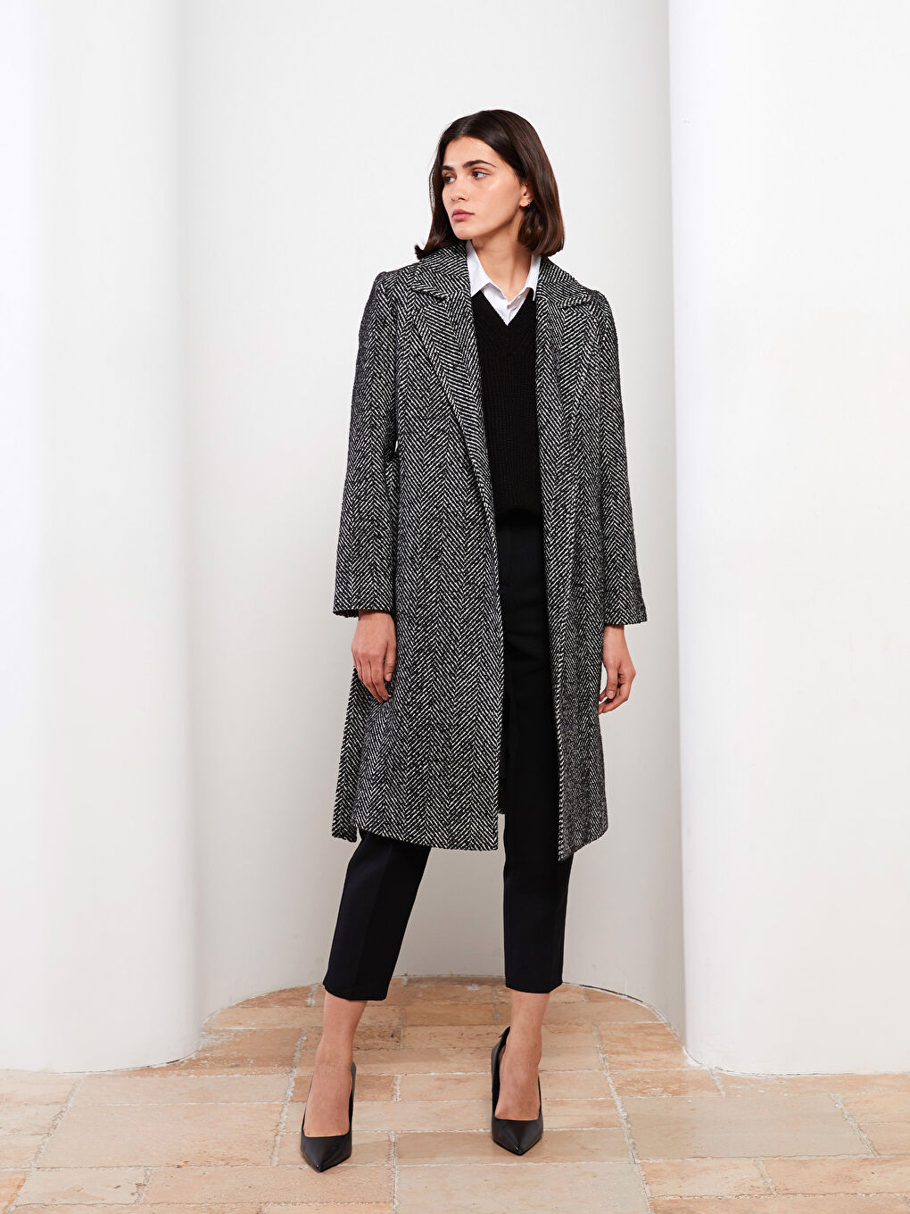 Siyah Ceket Yaka Desenli Kadın Kaşe Kaban