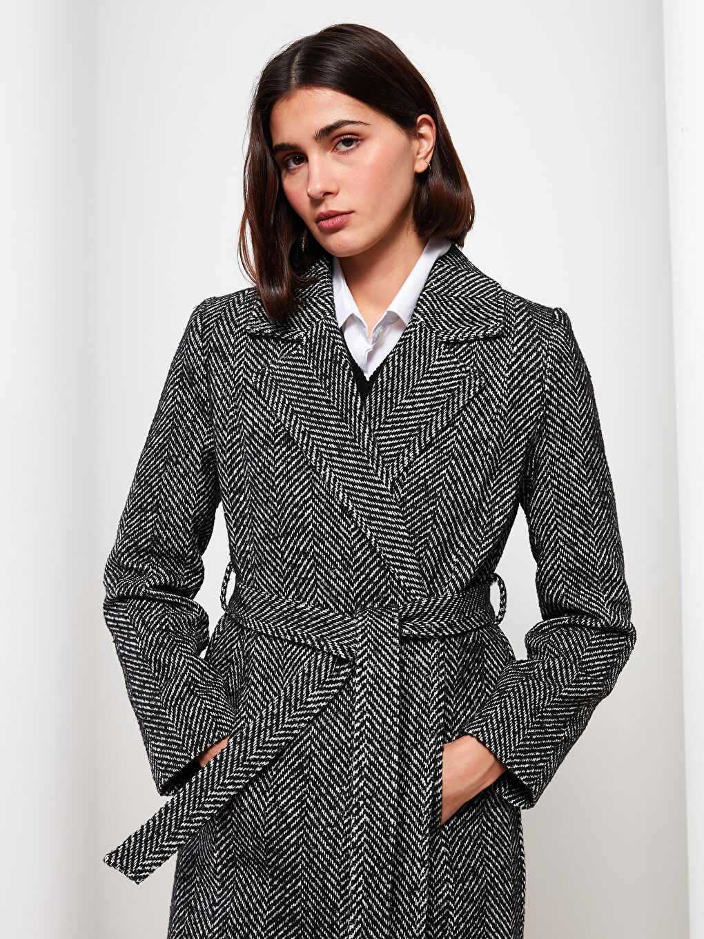 Siyah Ceket Yaka Desenli Kadın Kaşe Kaban-3