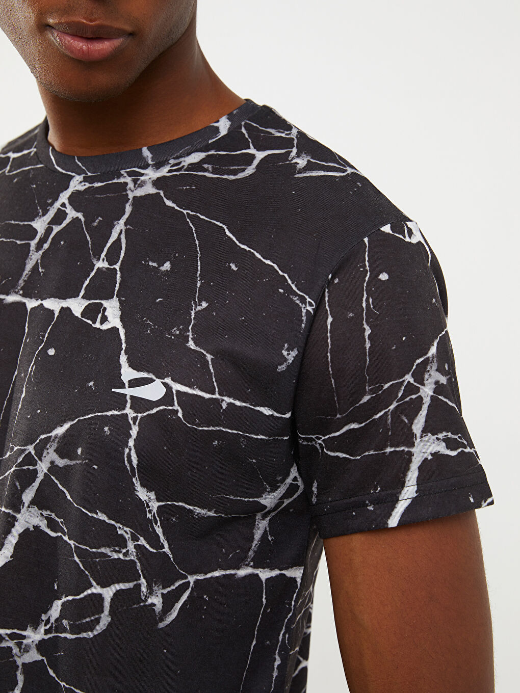Antrasit Bisiklet Yaka Kısa Kollu Desenli Erkek Spor Tişört-3