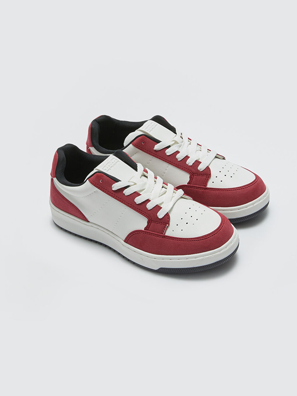 Kırmızı Bağcıklı Erkek Spor Ayakkabı