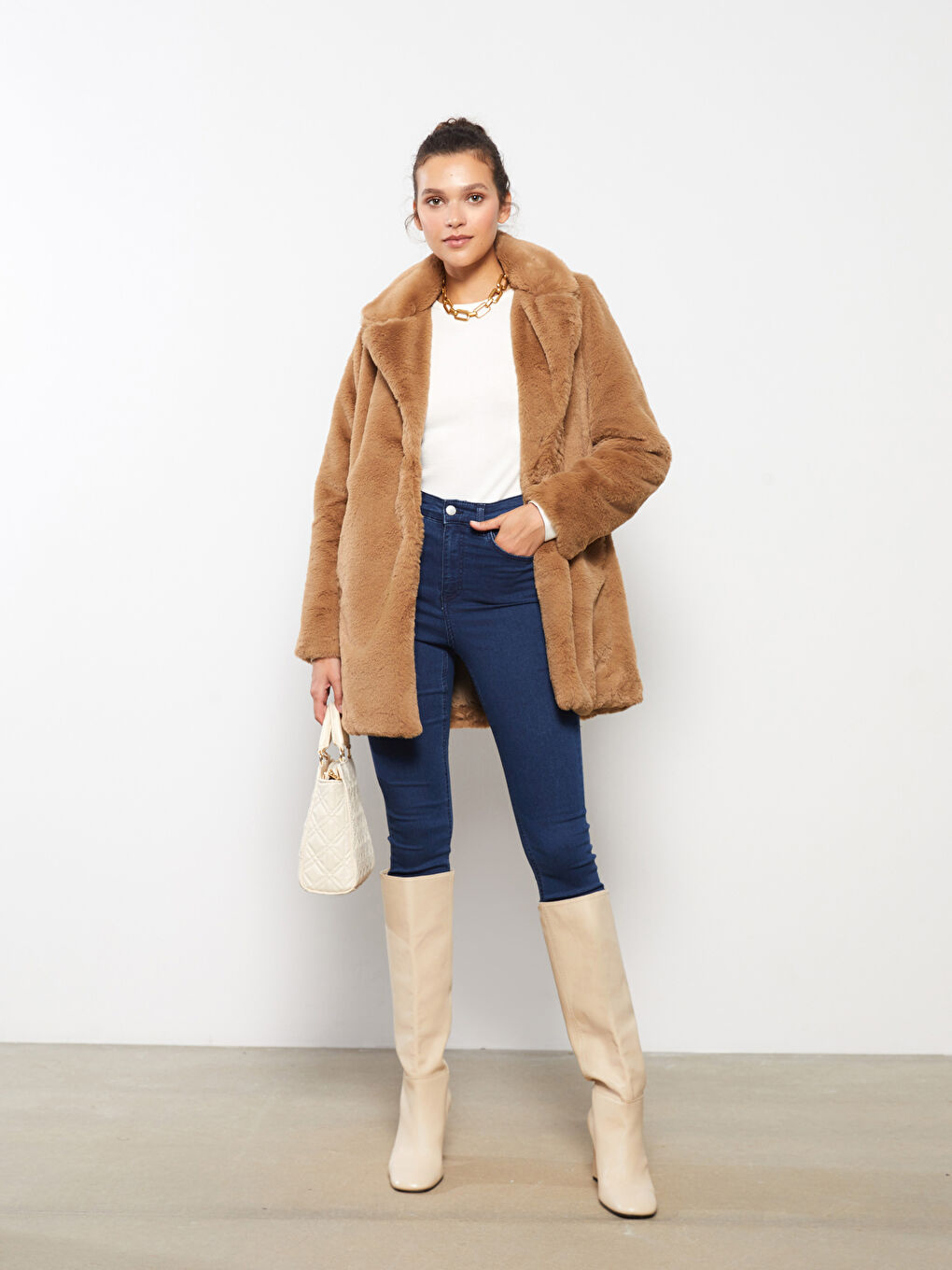 Kahverengi Ceket Yaka Düz Uzun Kollu Kürklü Kadın Kaban-1