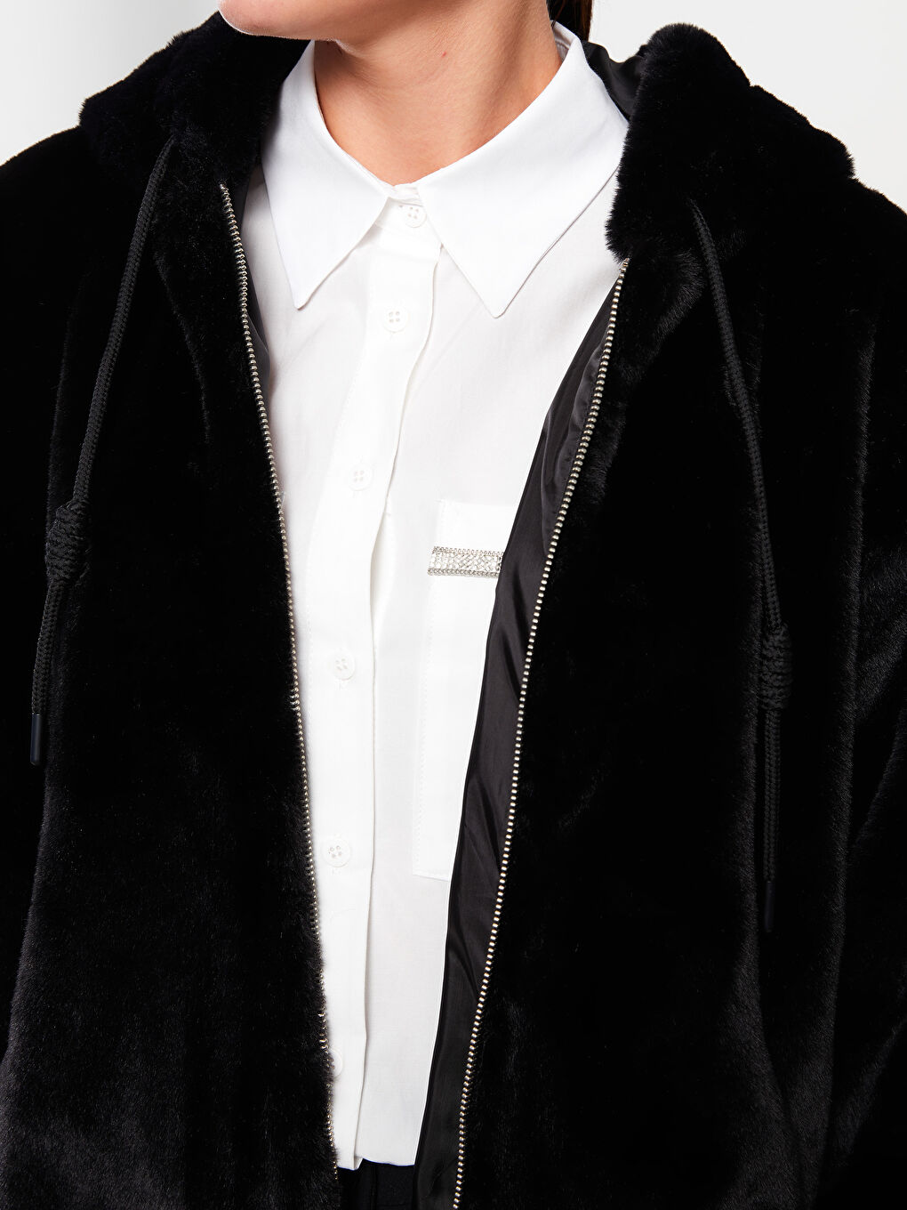 Siyah Kapüşonlu Düz Uzun Kollu Kürklü Kadın Kaban-3