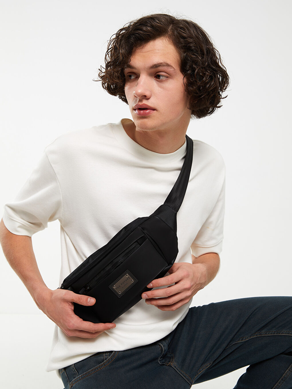 Siyah Etiket Detaylı Erkek Bel Çantası