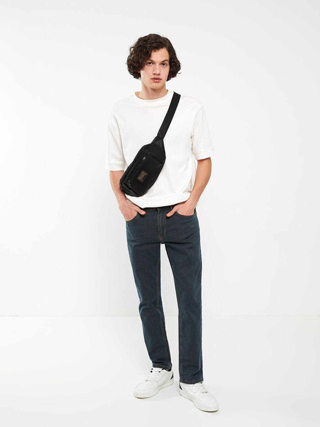 Siyah Etiket Detaylı Erkek Bel Çantası-1