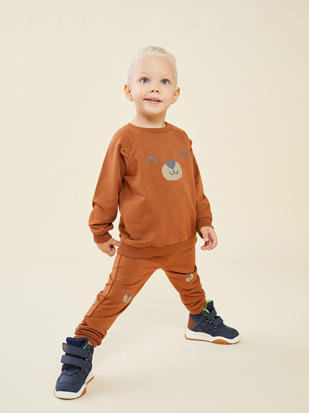 LCW baby Crew Neck Long Sleeve Printed Baby Boys' Sweatshirt and Pants 2 Pack Set -W2AR30Z1-RRM