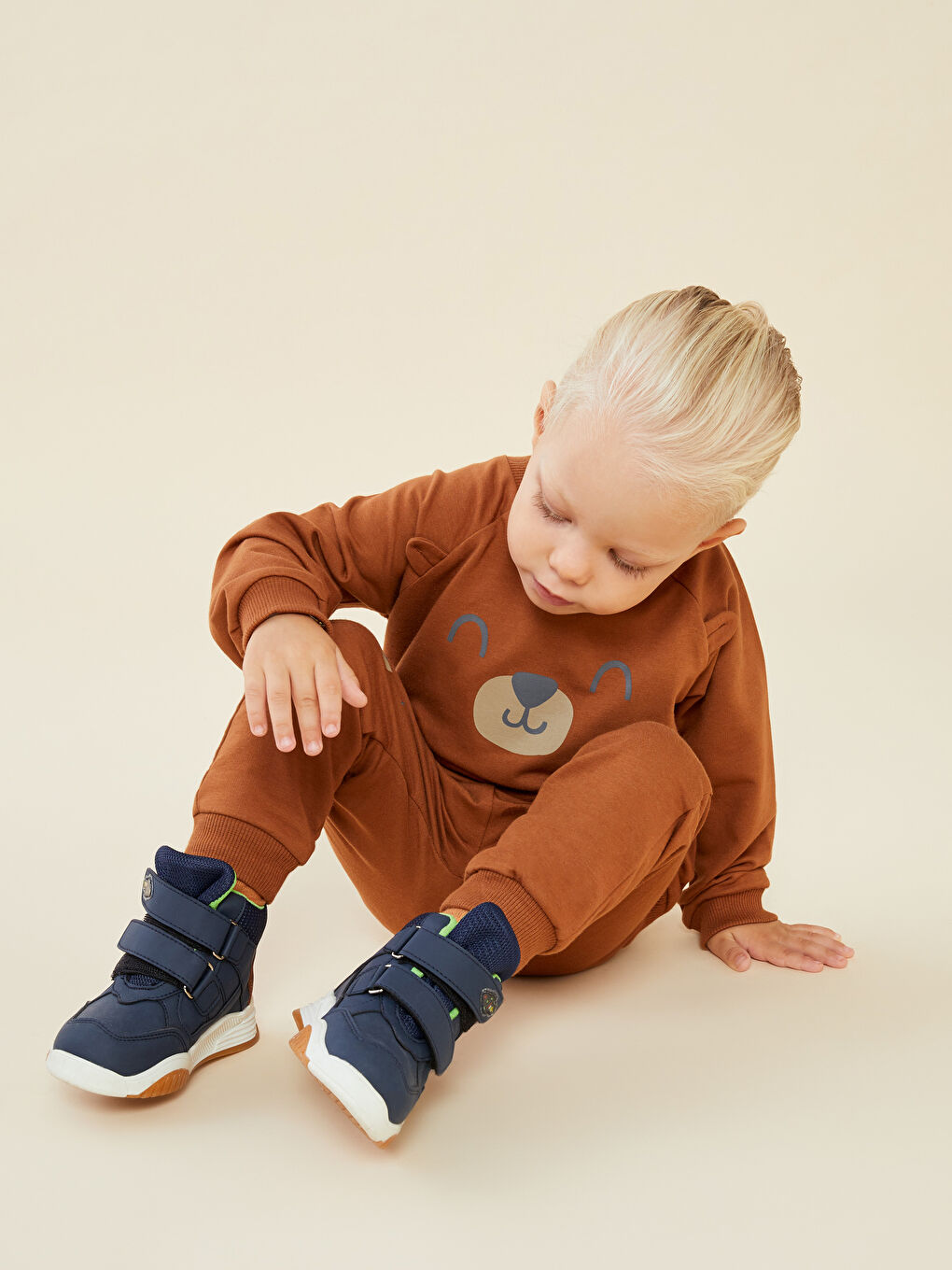 LCW baby Crew Neck Long Sleeve Printed Baby Boys' Sweatshirt and Pants 2 Pack Set -W2AR30Z1-RRM
