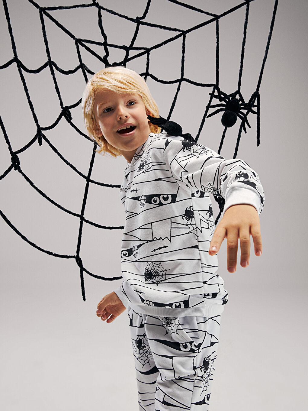 LCW Kids H12 Bedrucktes Langarm Jungen-Sweatshirt mit Kapuze -W2AR52Z4-LQJ