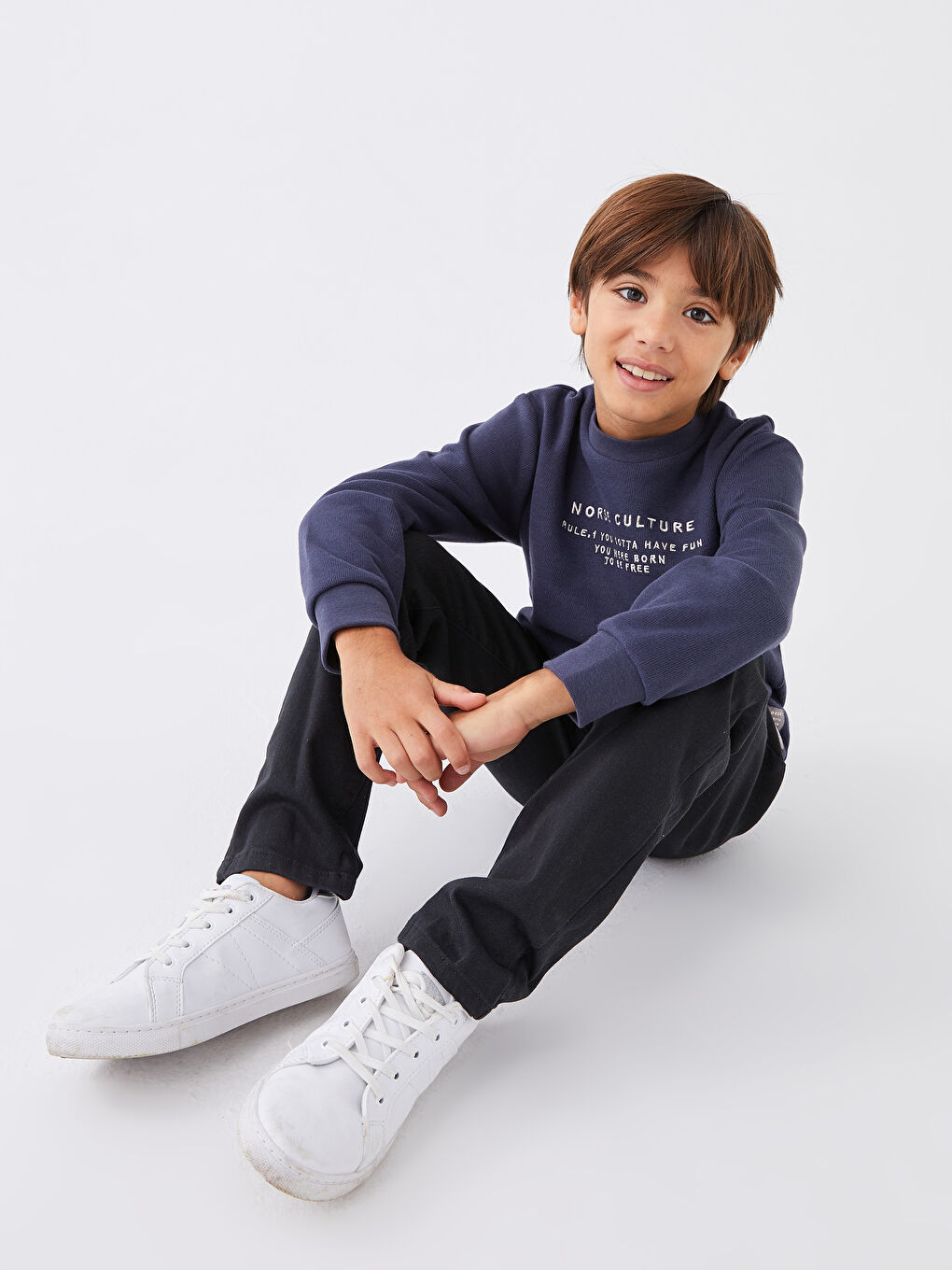 LCW Kids Суитшърт с кръгло деколте, отпечатан, с дълъг ръкав за момчета -W2AR98Z4-HG0