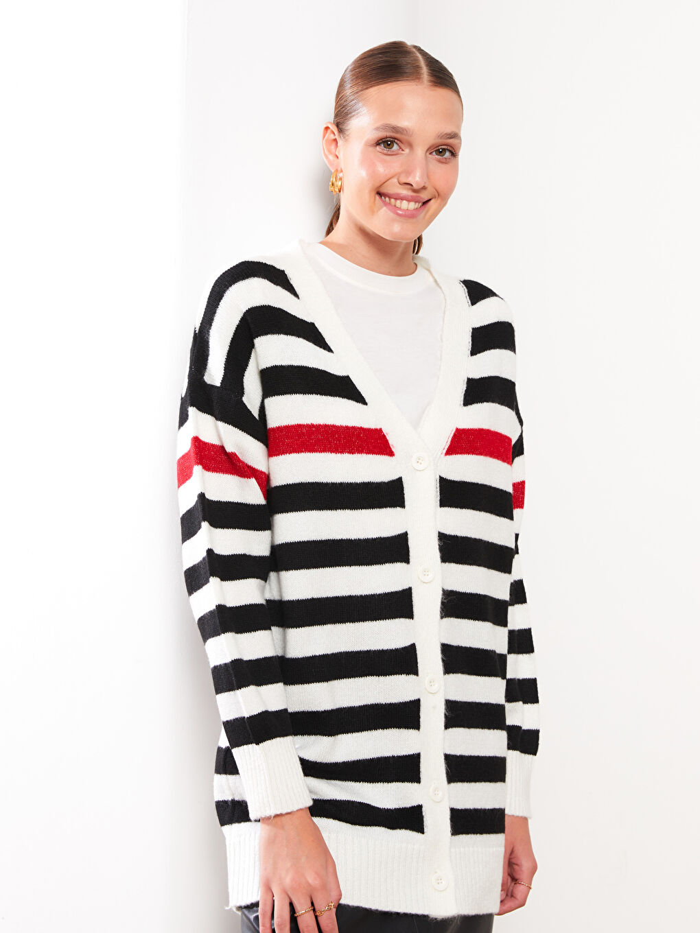 Siyah V Yaka Çizgili Uzun Kollu Kadın Triko Hırka