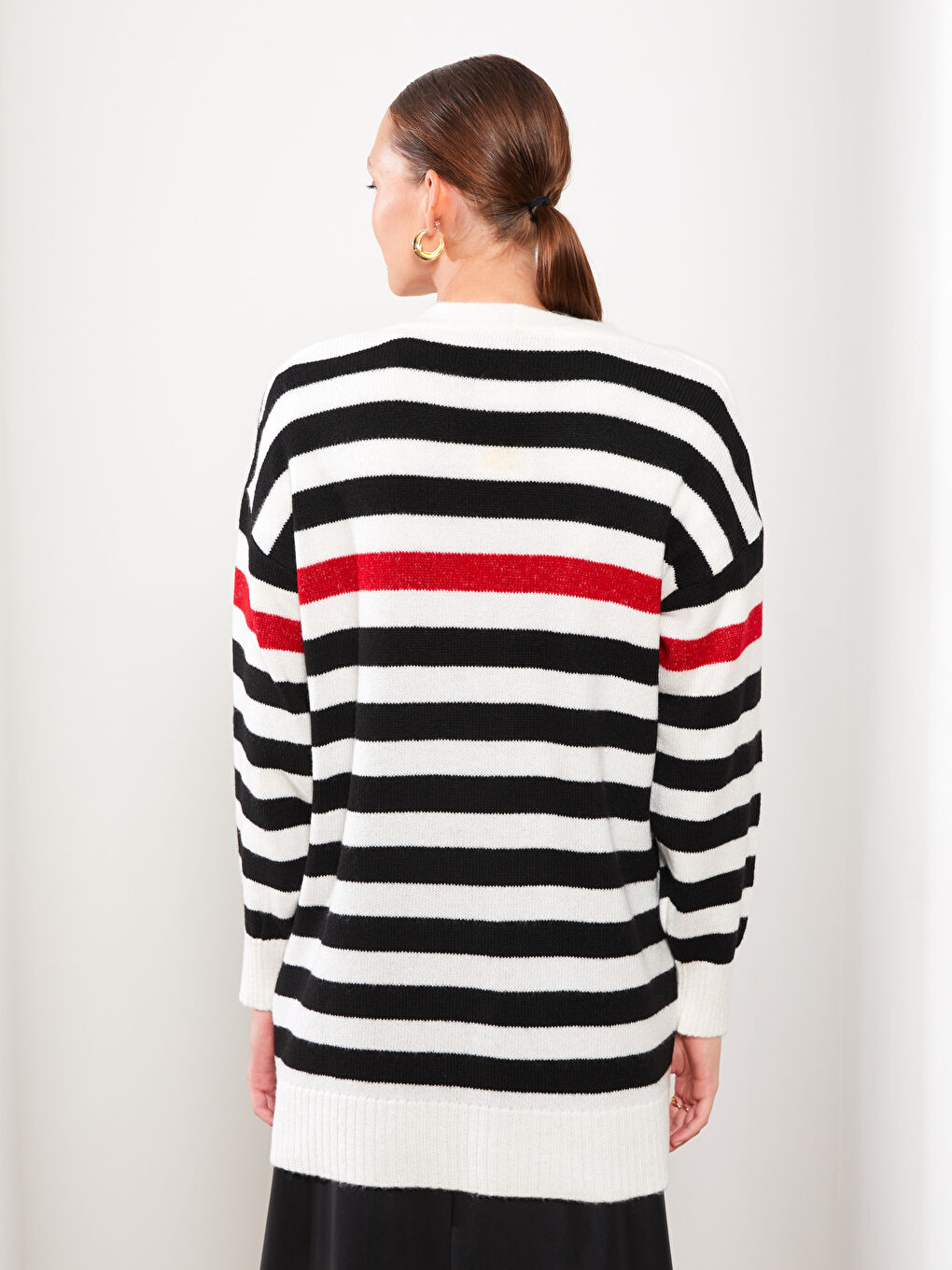 Siyah V Yaka Çizgili Uzun Kollu Kadın Triko Hırka-4