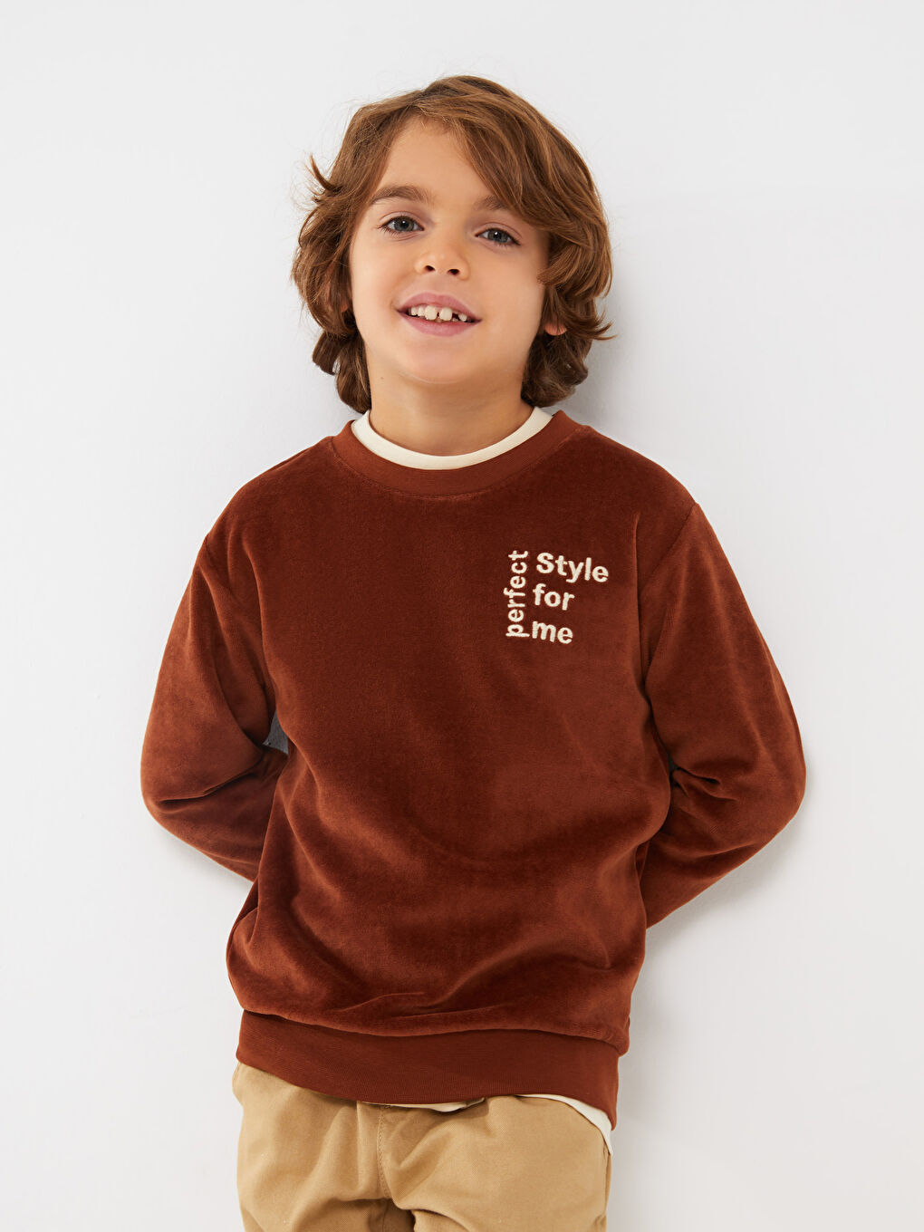 LCW Kids Kahverengi Bisiklet Yaka Nakışlı Uzun Kollu Erkek Çocuk Sweatshirt