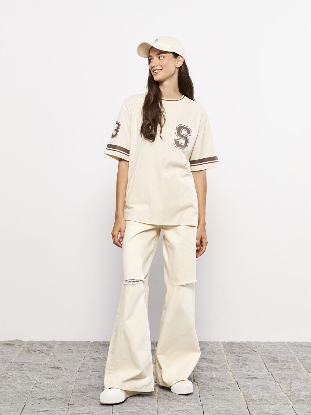 Bej Bisiklet Yaka Baskılı Kısa Kollu Pamuklu Kadın Tişört