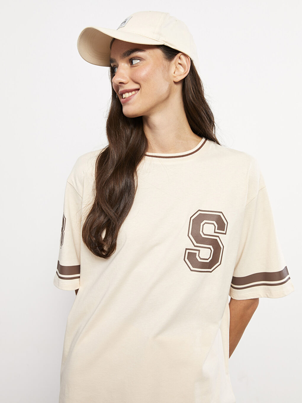 Bej Bisiklet Yaka Baskılı Kısa Kollu Pamuklu Kadın Tişört-2