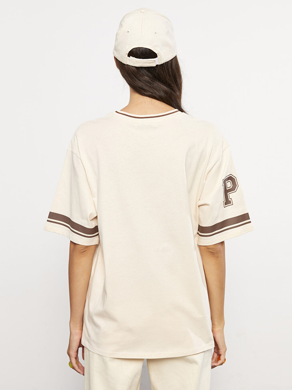 Bej Bisiklet Yaka Baskılı Kısa Kollu Pamuklu Kadın Tişört-4