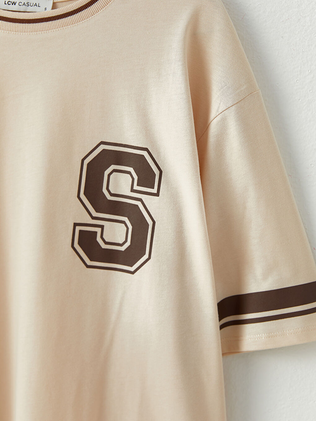 Bej Bisiklet Yaka Baskılı Kısa Kollu Pamuklu Kadın Tişört-6