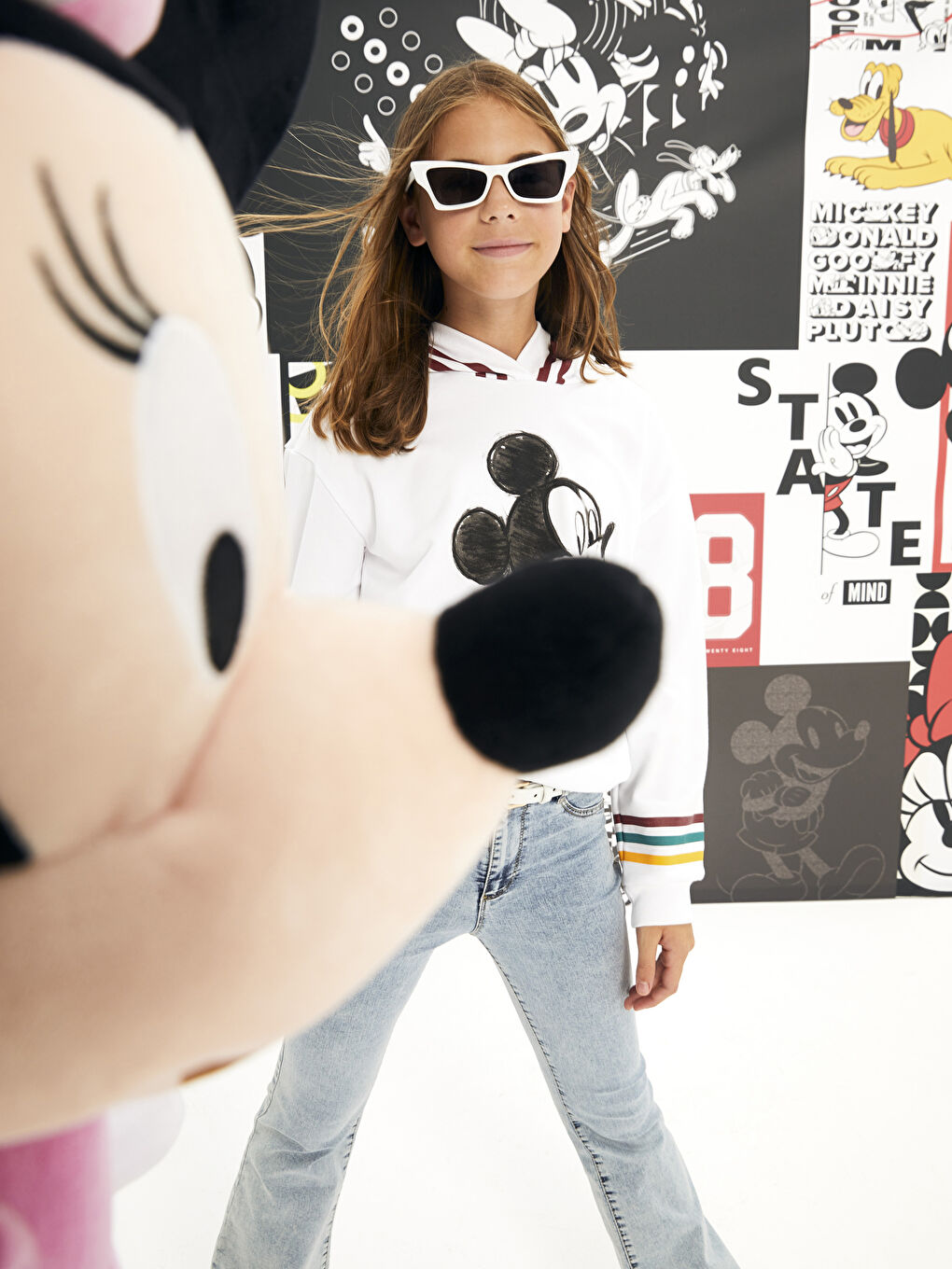 Beyaz Kapüşonlu Mickey Mouse Baskılı Uzun Kollu Kız Çocuk Sweatshirt-4