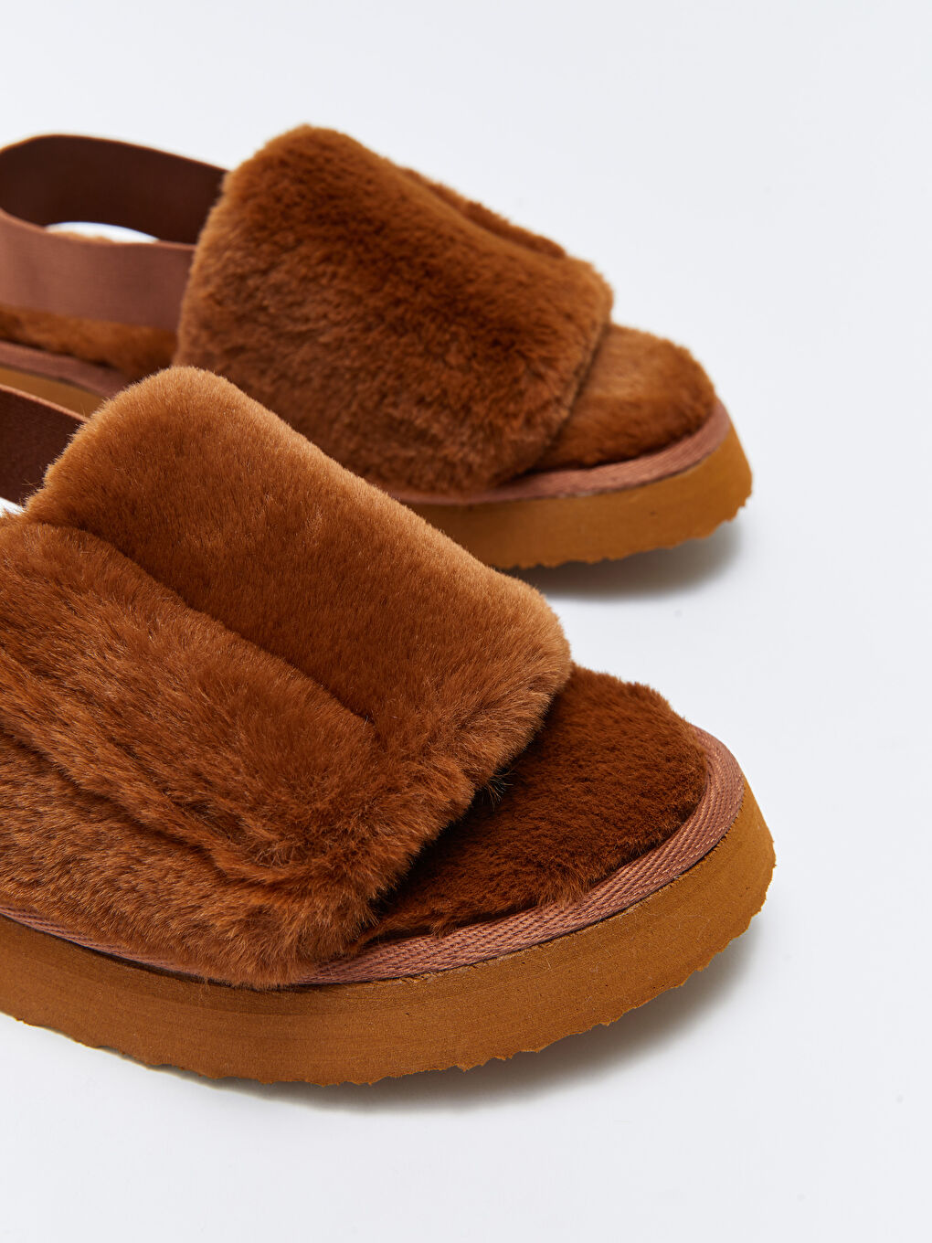 Kahverengi Önü Açık Pelüş Kadın Ev Terliği-2