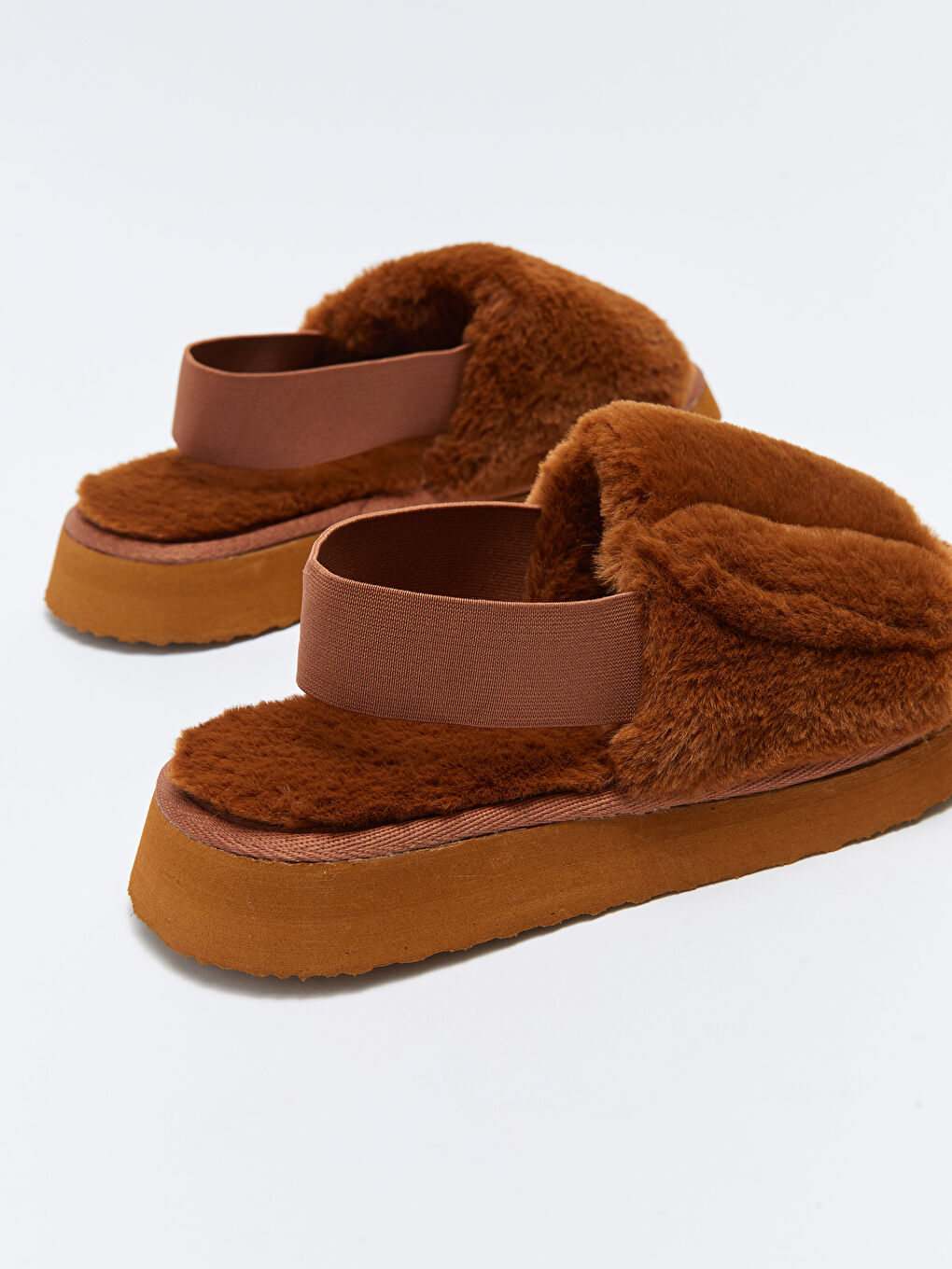 Kahverengi Önü Açık Pelüş Kadın Ev Terliği-4