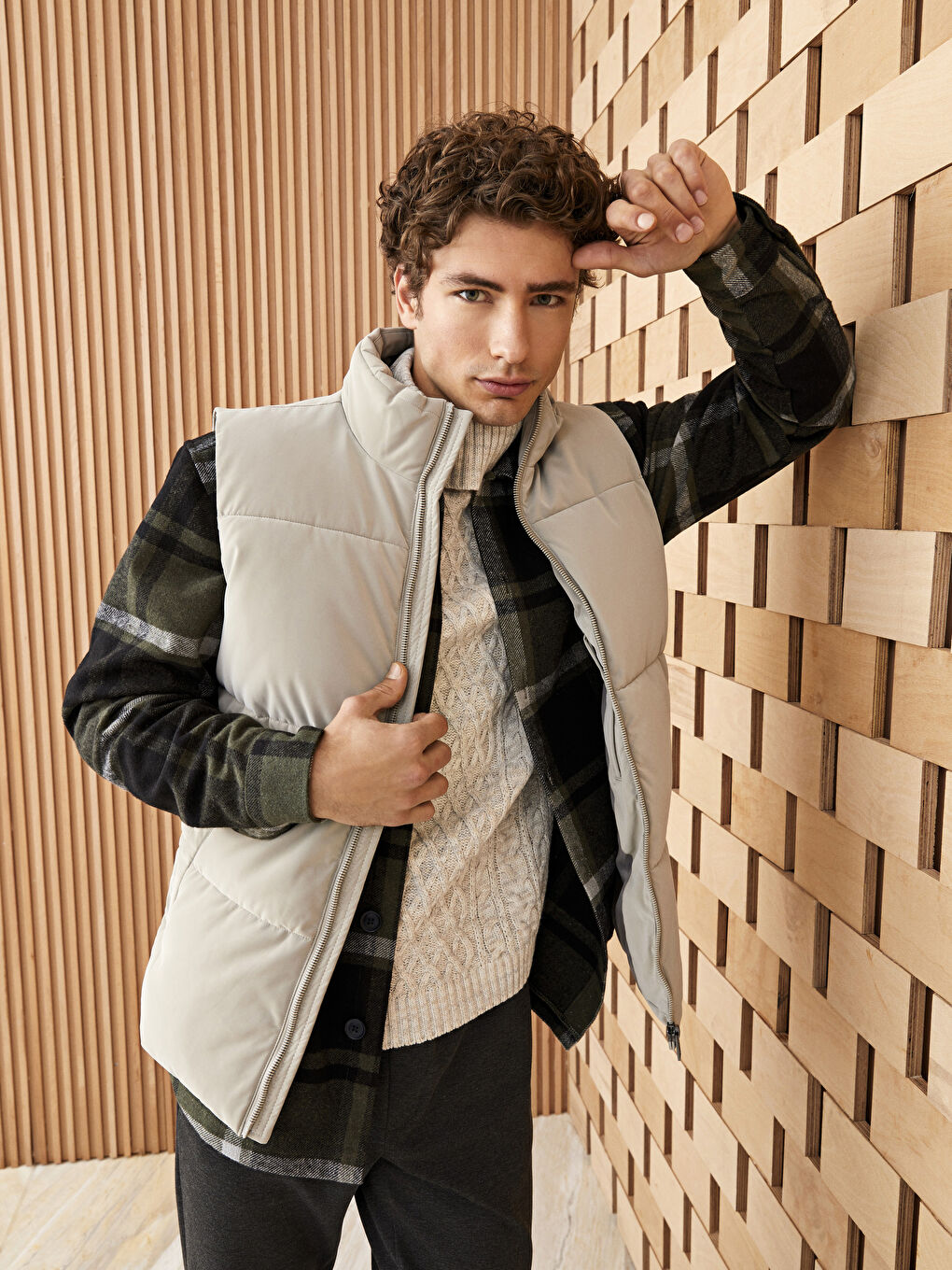 Gri Standart Kalıp Dik Yaka Erkek Yelek