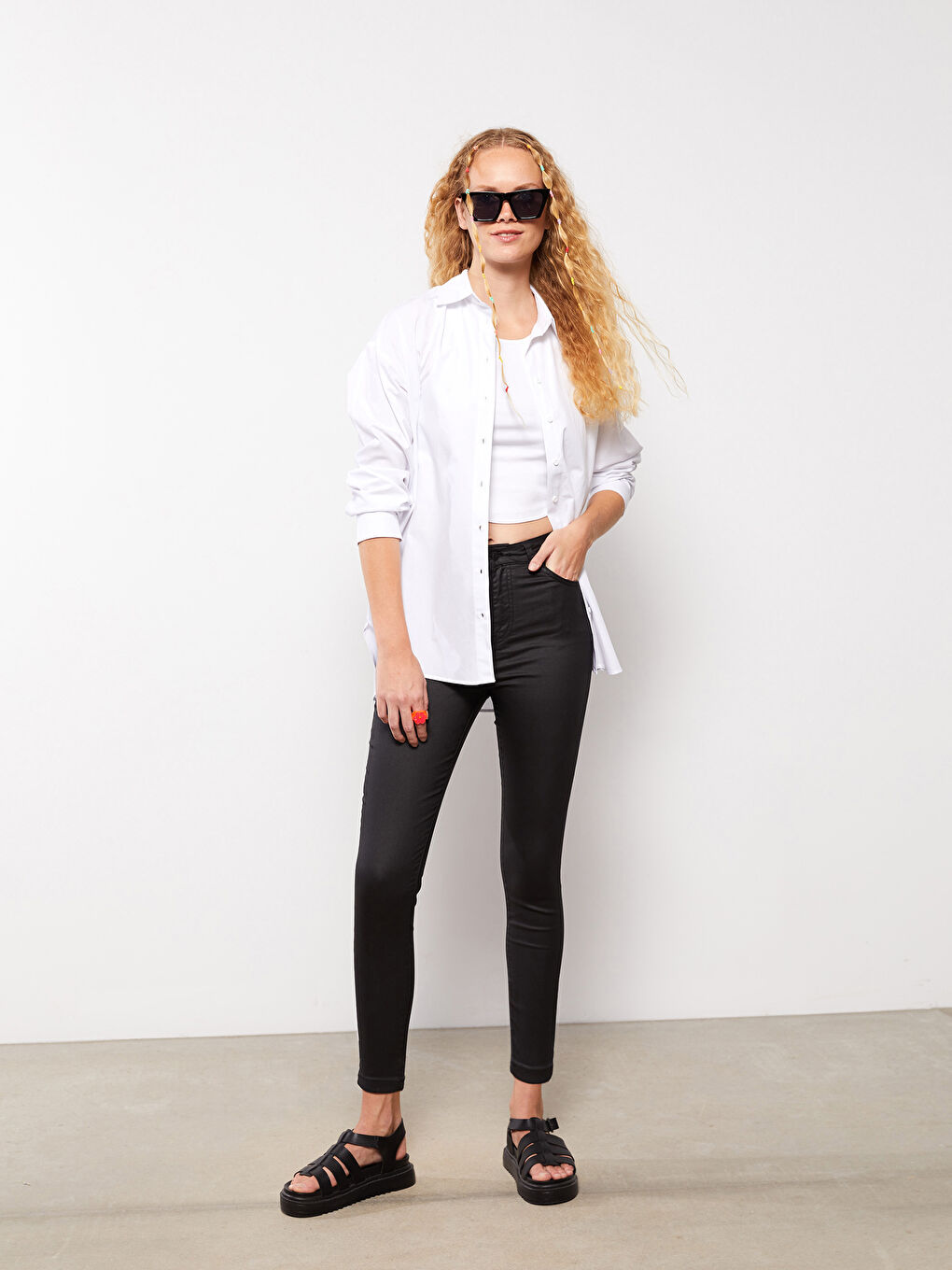 Women's Slim Fit Straight Pocket Detailed Trousers-1