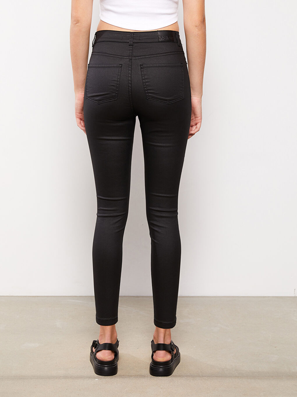 Women's Slim Fit Straight Pocket Detailed Trousers-4