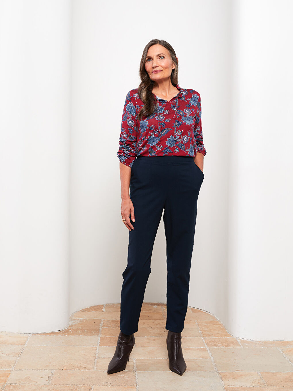 Kırmızı Bağlamalı Yaka Desenli Uzun Kollu Kadın Bluz