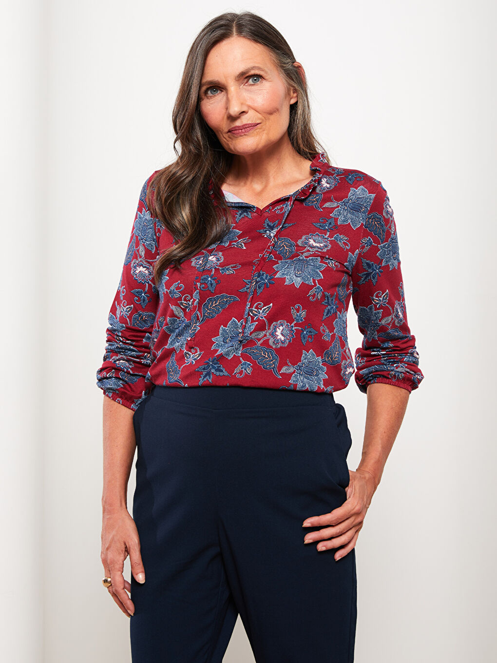 Kırmızı Bağlamalı Yaka Desenli Uzun Kollu Kadın Bluz-1