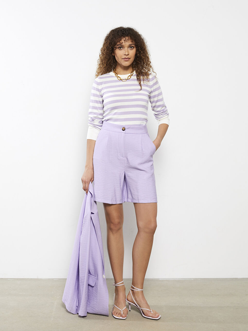 كنزة نسائية تريكو مخططة بأكمام طويلة وقبة دائرية