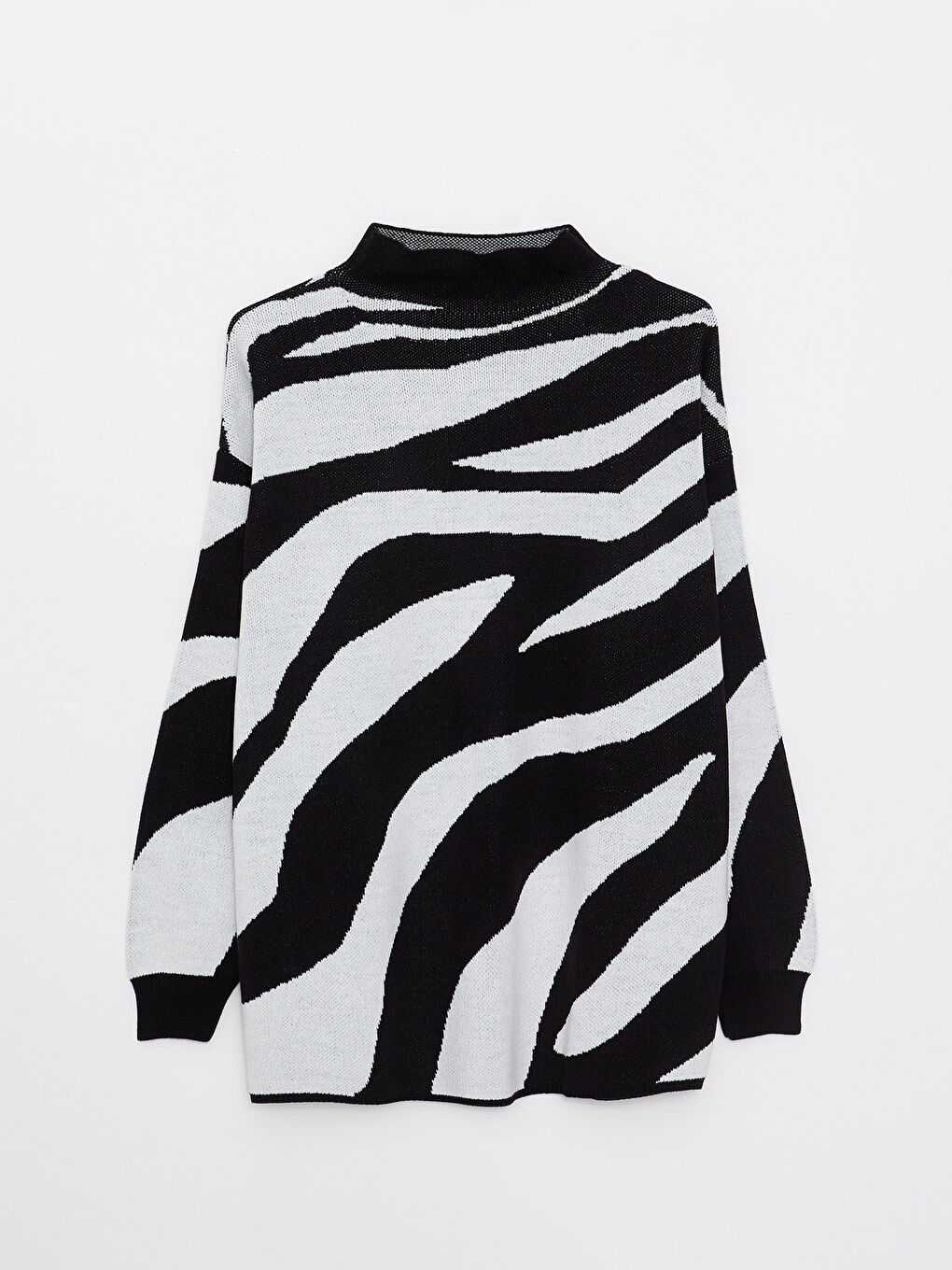 Siyah Dik Yaka Desenli Kadın Triko Kazak-5