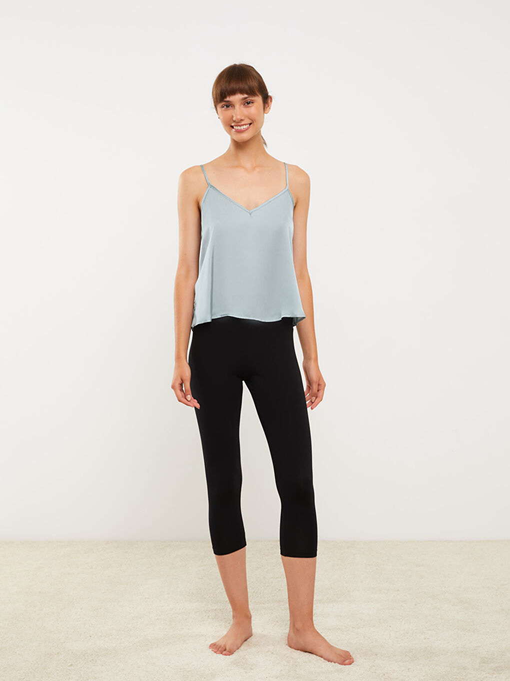 Yeşil V Yaka Düz Askılı Saten Kadın Pijama Üst-2