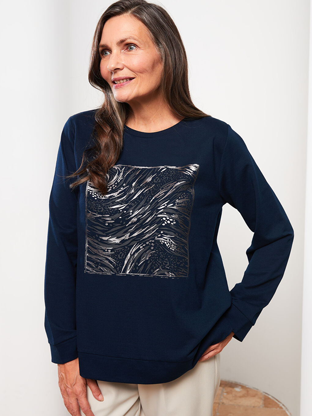 Lacivert Bisiklet Yaka Baskılı Uzun Kollu Kadın Sweatshirt-1