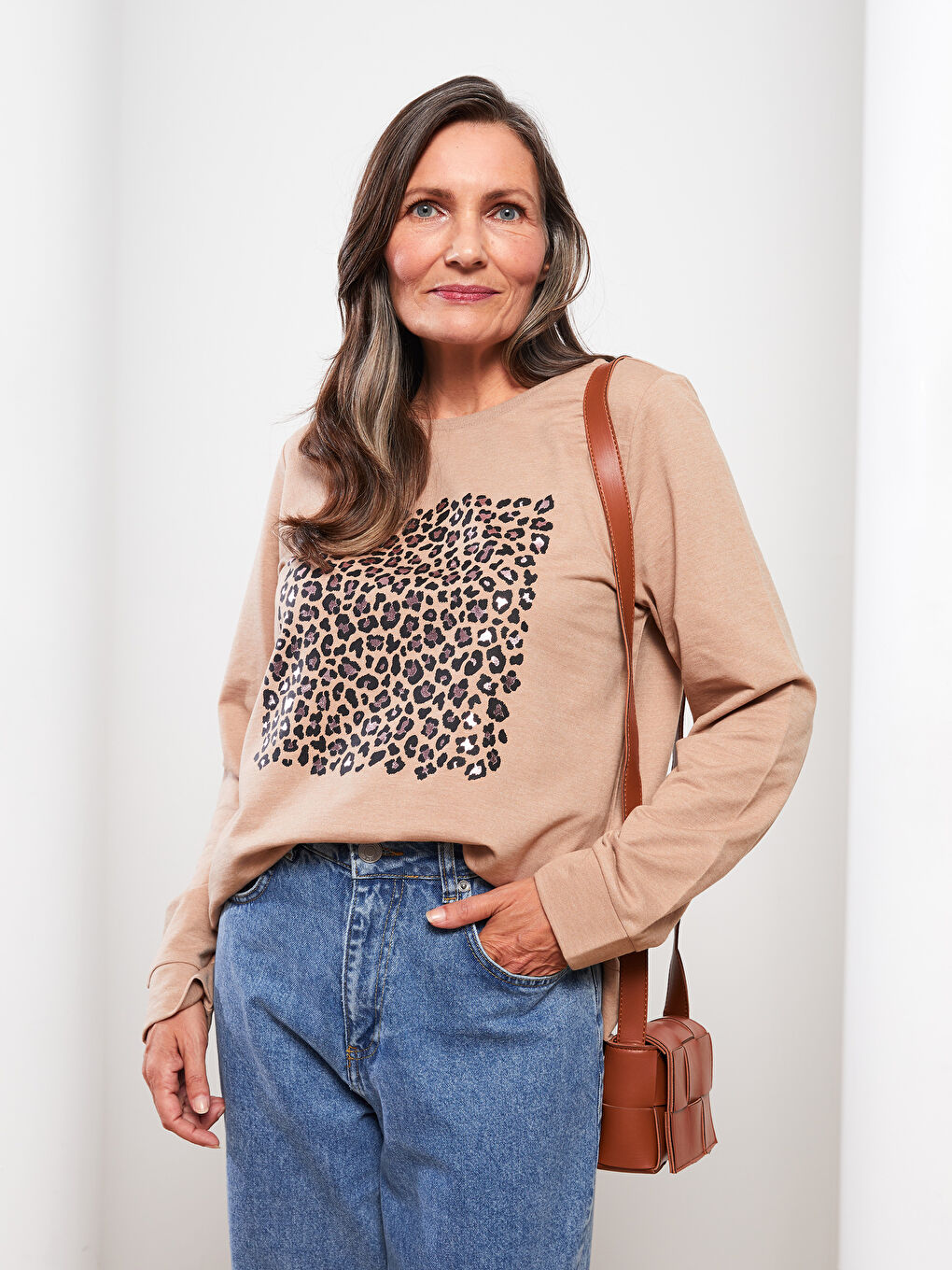 سويت شيرت كم طويل مطبوع بياقة دائرية للسيدات