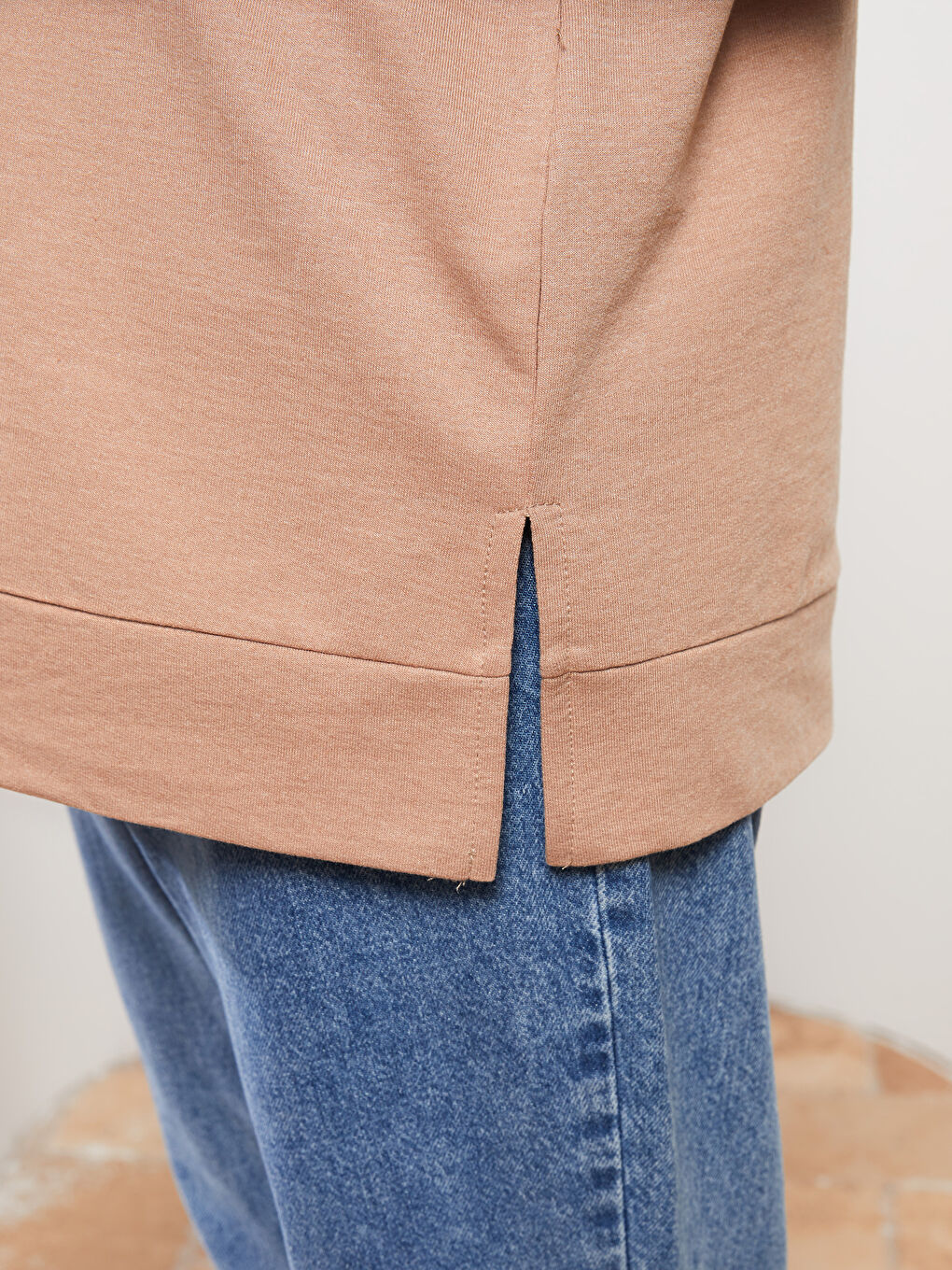 سويت شيرت كم طويل مطبوع بياقة دائرية للسيدات-3