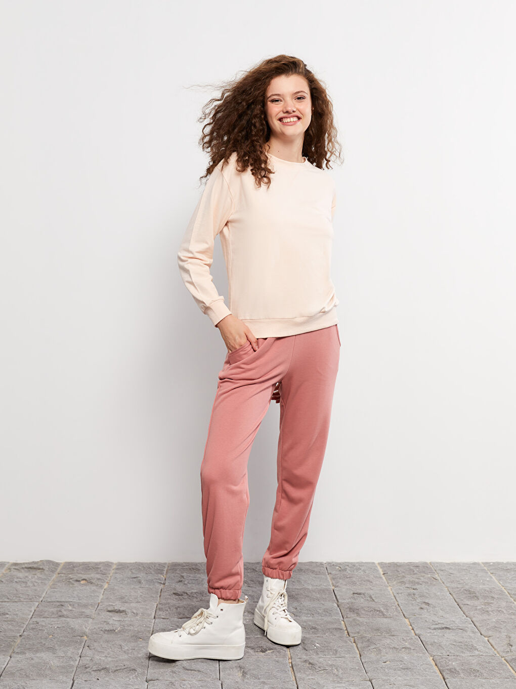 Women's Elasticated Waist Plain Jogger Sweatpants-1