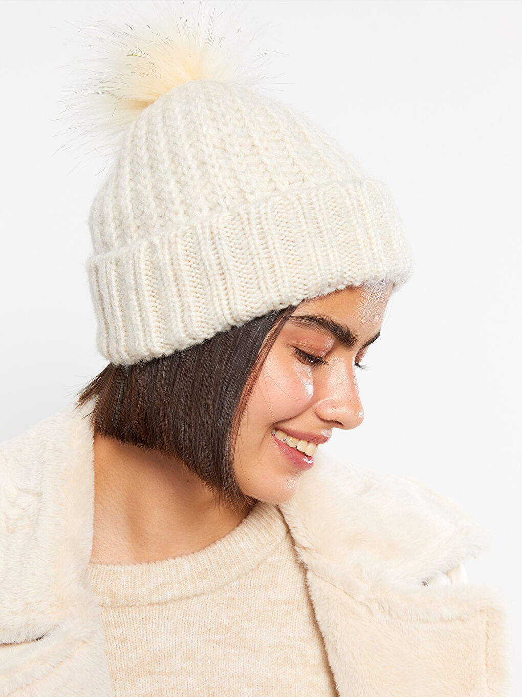 Plush Pom-Pom Women's Beanie