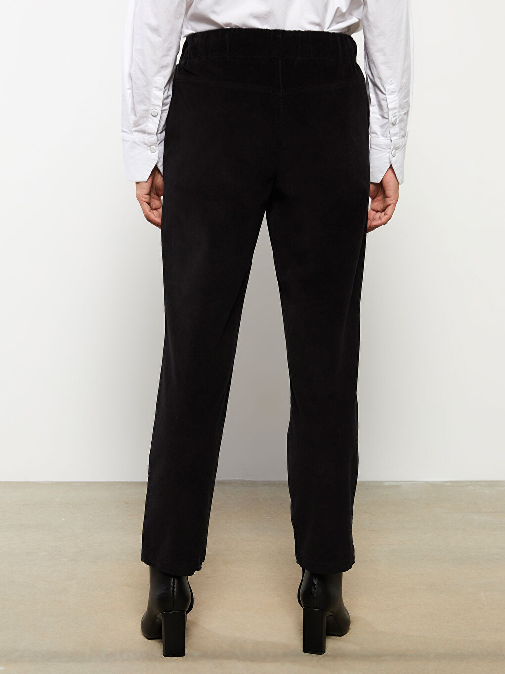 Siyah Beli Lastikli Düz Kadife Kadın Pantolon-4