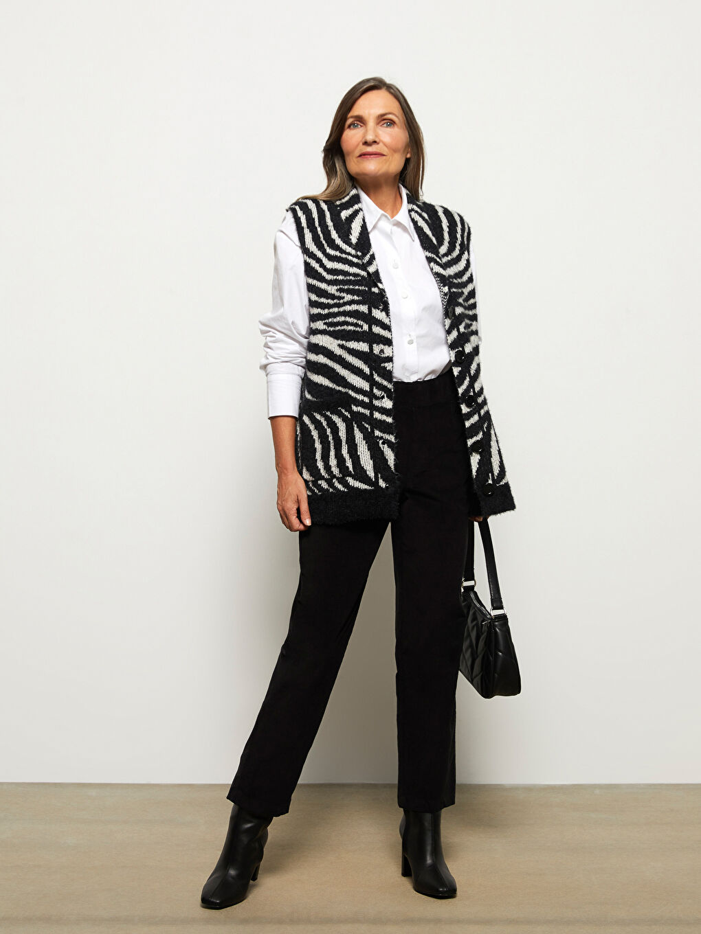 Siyah Beli Lastikli Düz Kadife Kadın Pantolon