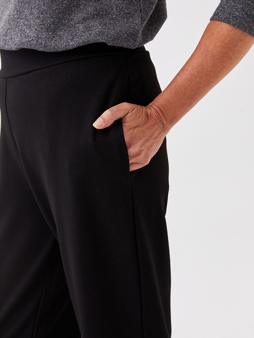 Women's Standard Fit Plain Trousers-4