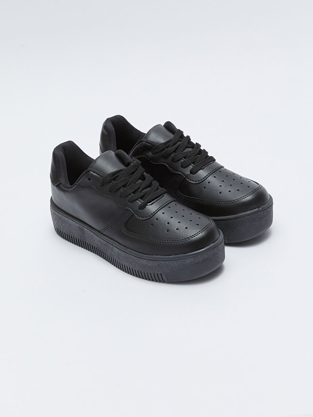 Кроссовки из искусственной кожи на шнурках для женщин