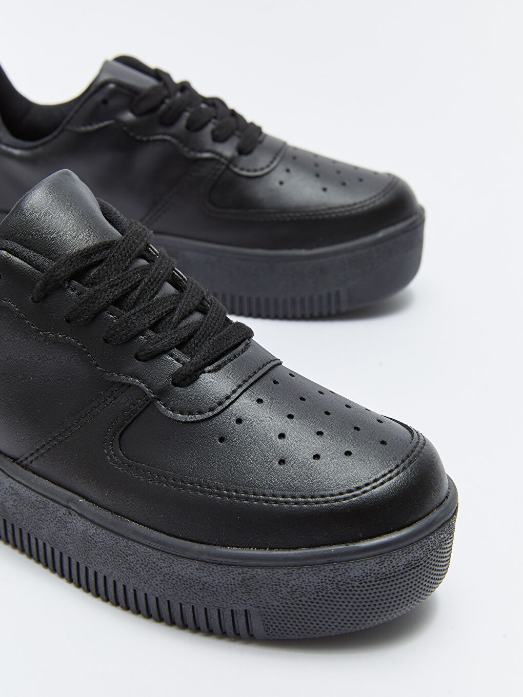 Кроссовки из искусственной кожи на шнурках для женщин-2