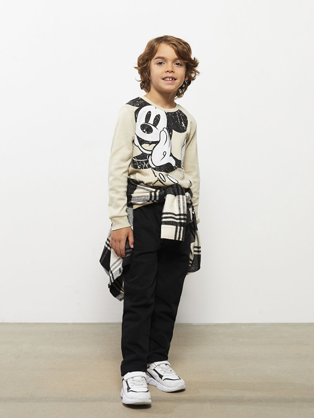 LCW Kids تیشێرت قۆڵ درێژ چاپکراوی Mickey Mouse یه‌خه‌ خڕ - کوڕان -W2BB97Z4-G5V