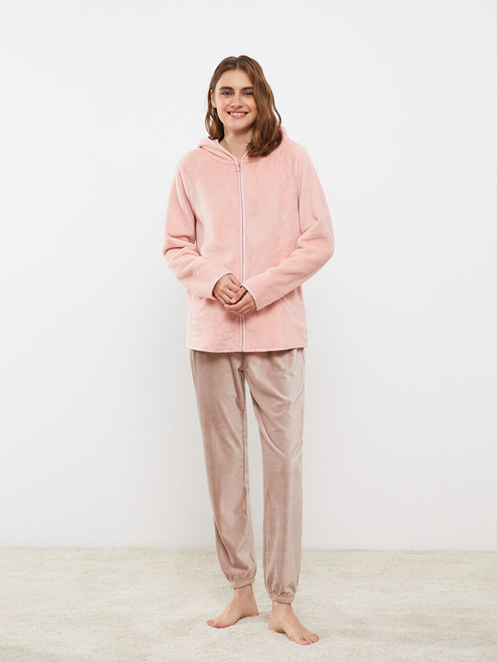Pembe Kapüşonlu Düz Uzun Kollu Pelüş Kadın Pijama Üst-2