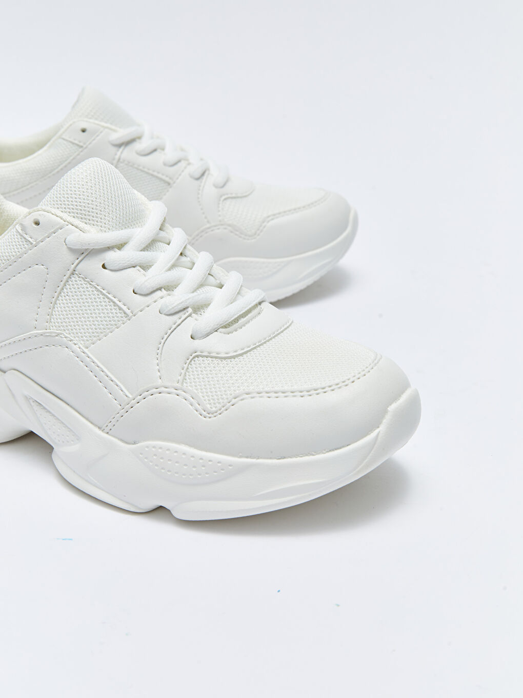 Beyaz Bağcıklı Kalın Tabanlı Kadın Spor Ayakkabı-2
