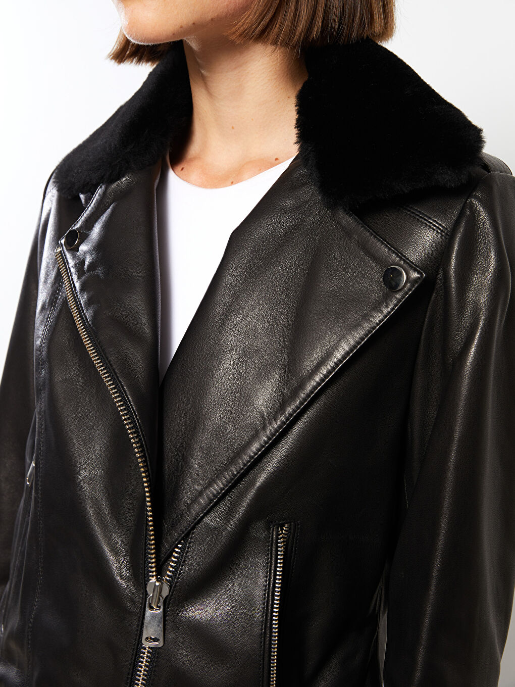 Siyah Biker Yaka Düz Fermuar Kapamalı Uzun Kollu Kadın Deri Mont-3