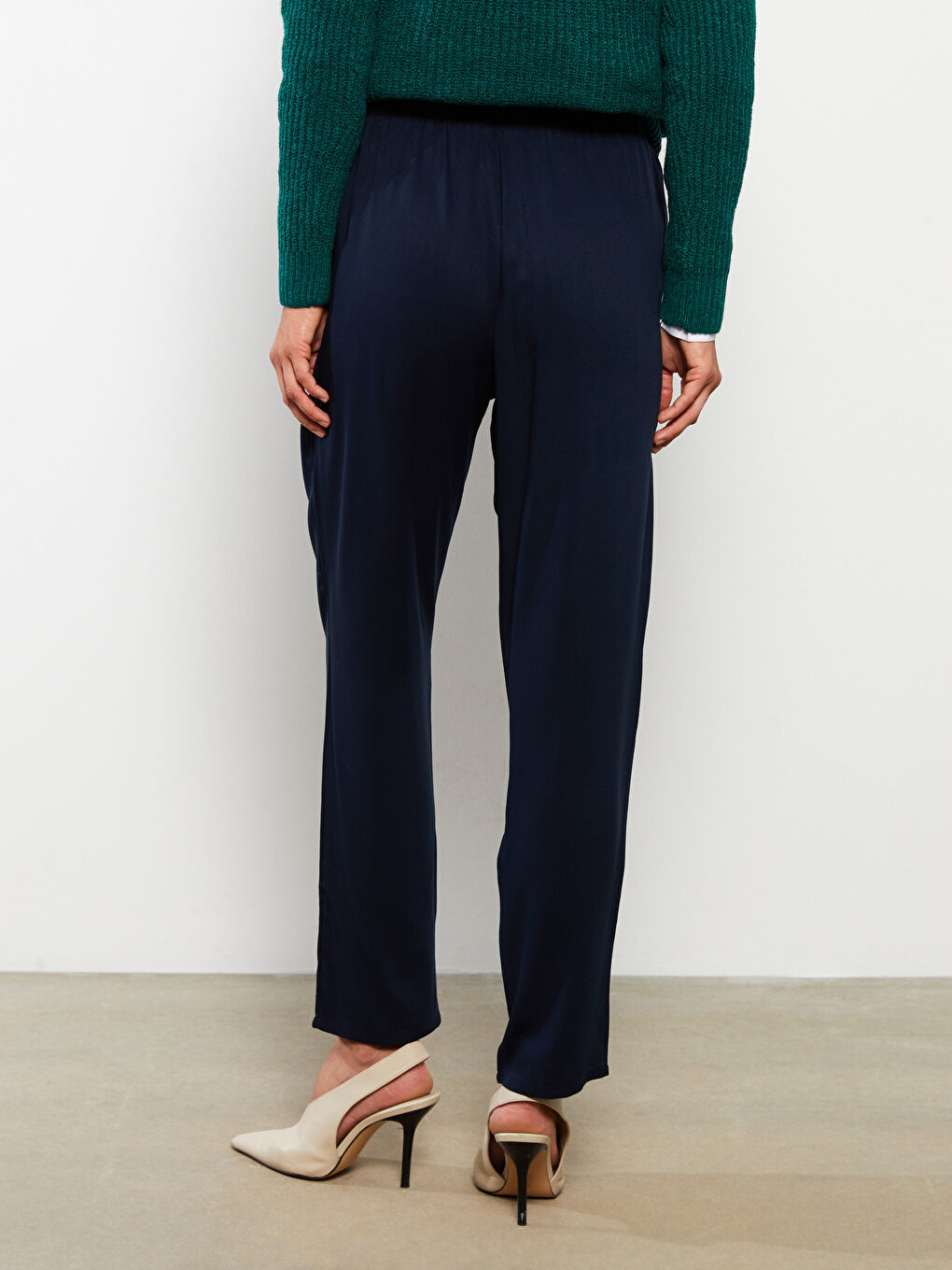 Lacivert Beli Lastikli Rahat Kalıp Düz Viskon Kadın Pantolon-4