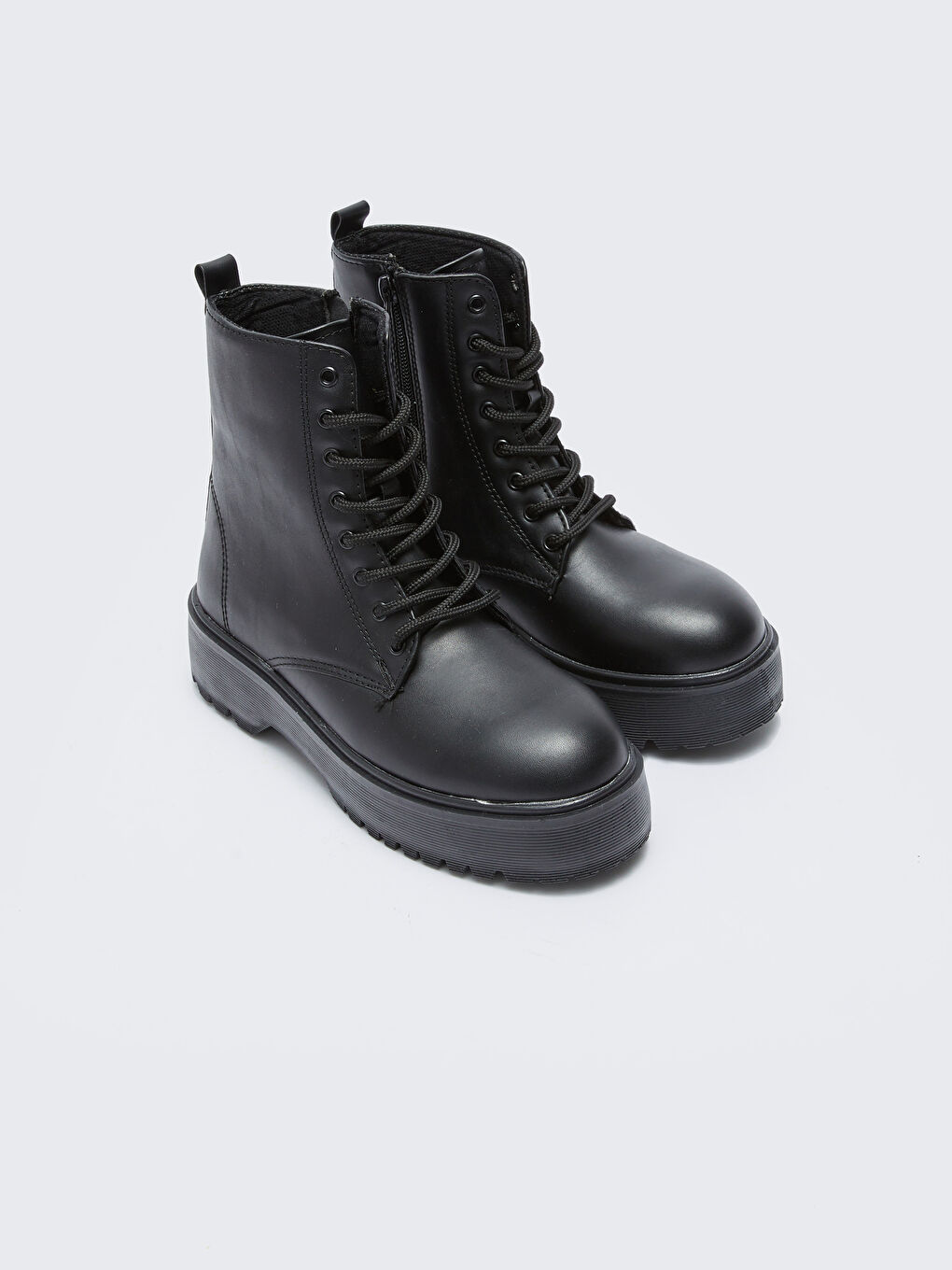 Siyah Deri Görünümlü Topuklu Kadın Bot