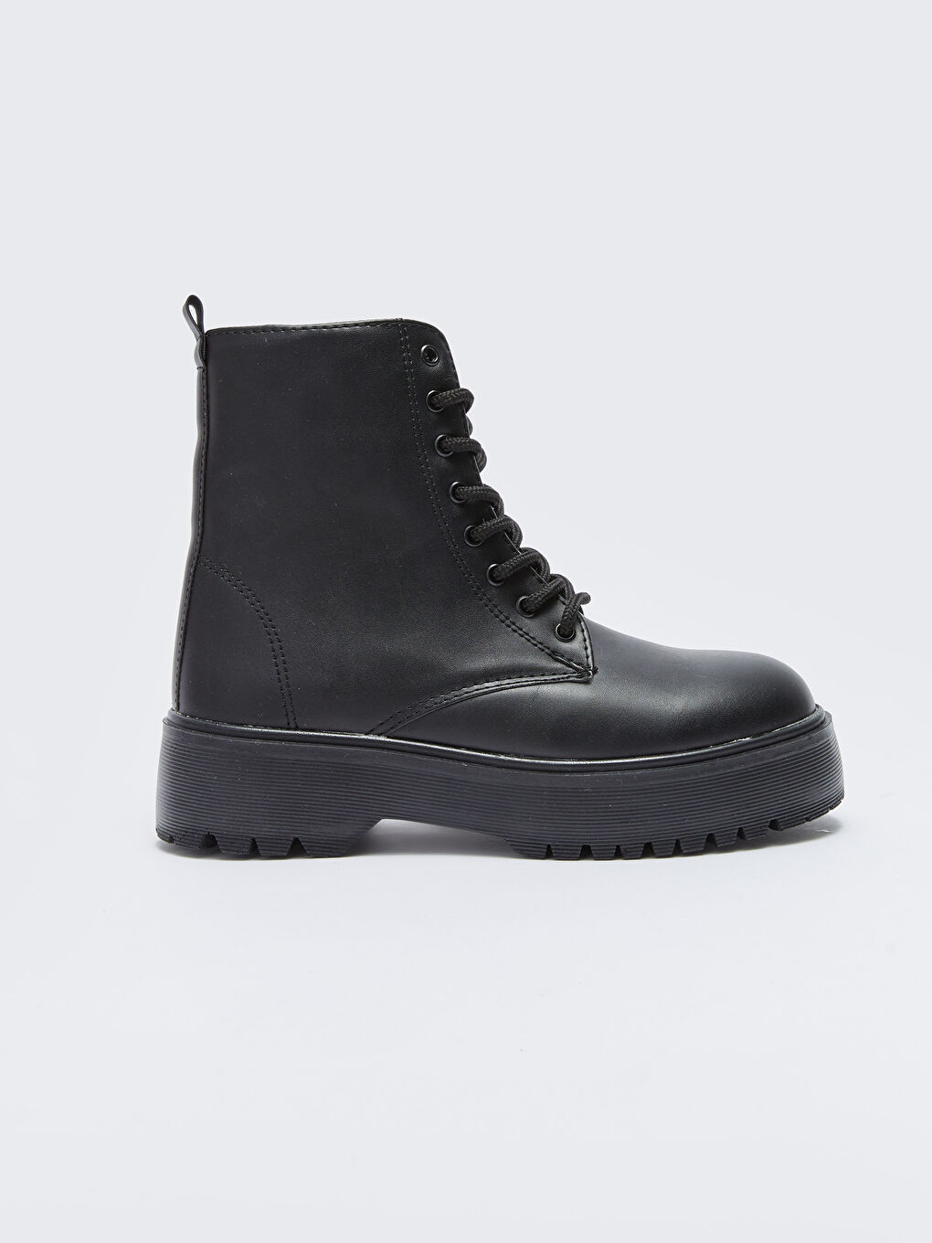 Siyah Deri Görünümlü Topuklu Kadın Bot-1