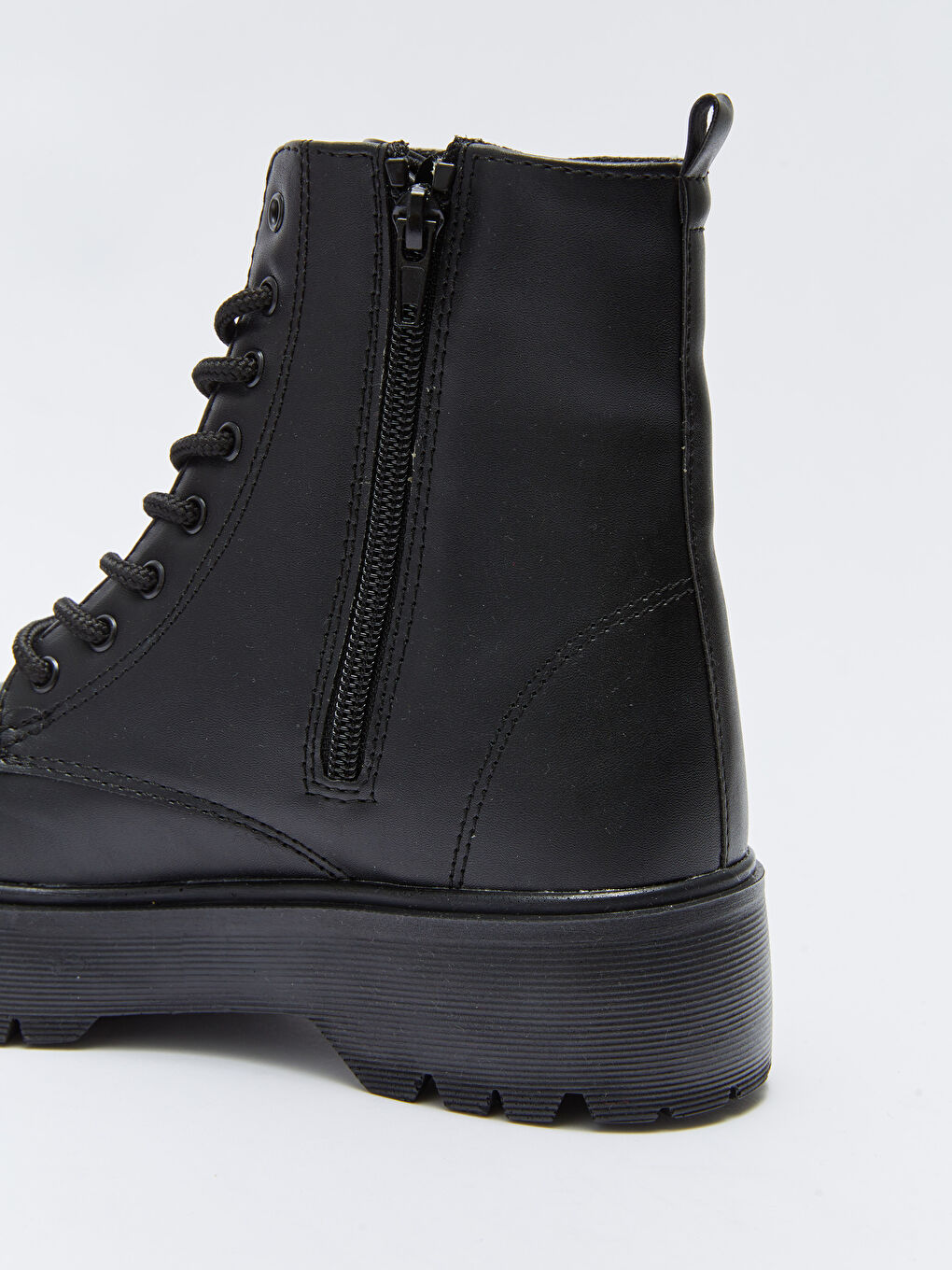 Siyah Deri Görünümlü Topuklu Kadın Bot-2