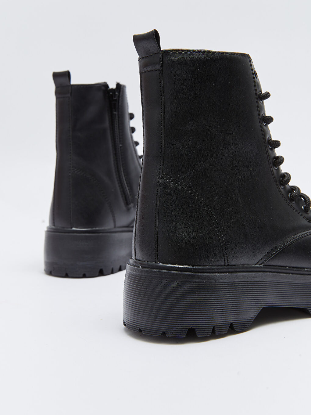 Siyah Deri Görünümlü Topuklu Kadın Bot-4